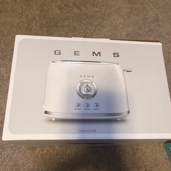 GEMS White Toaster - Picture 2 of 5